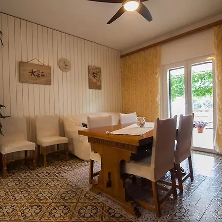 Superb 3 Bedrooms, 2 Baths With Terrace And Free Parking Appartamento