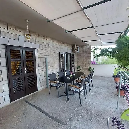 Superb 3 Bedrooms, 2 Baths With Terrace And Free Parking Bol