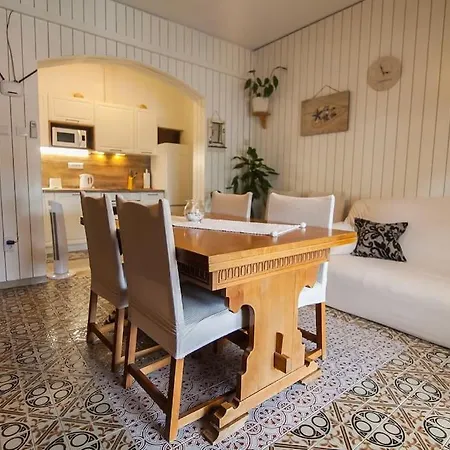 Superb 3 Bedrooms, 2 Baths With Terrace And Free Parking Appartamento *