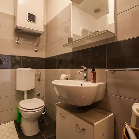 Superb 3 Bedrooms, 2 Baths With Terrace And Free Parking Appartamento *