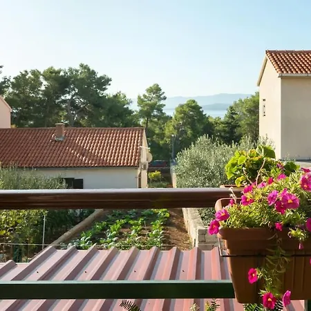 Superb 3 Bedrooms, 2 Baths With Terrace And Free Parking